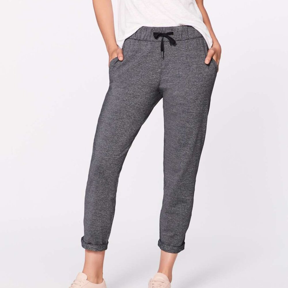 Lululemon On The Fly Pant in Heathered Black